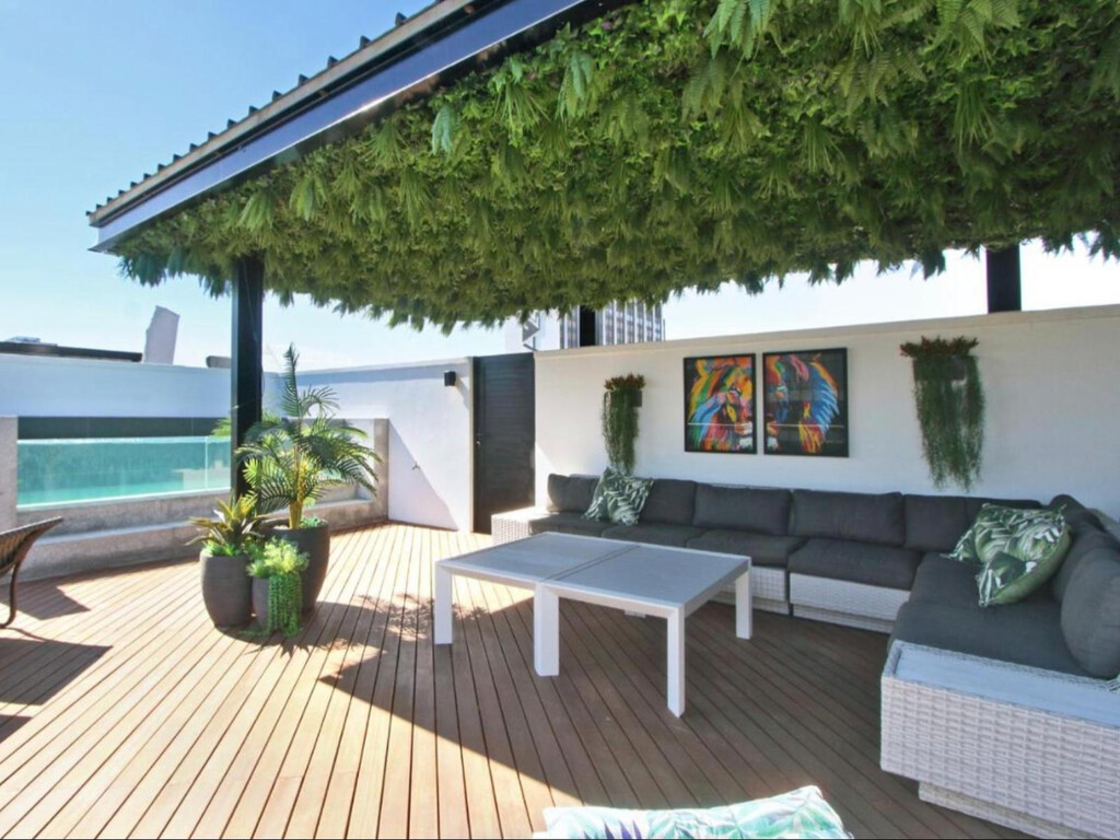 Crayfish Penthouse @ The Onyx gallery