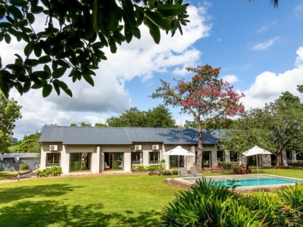 Hamiltons Lodge & Restaurant gallery