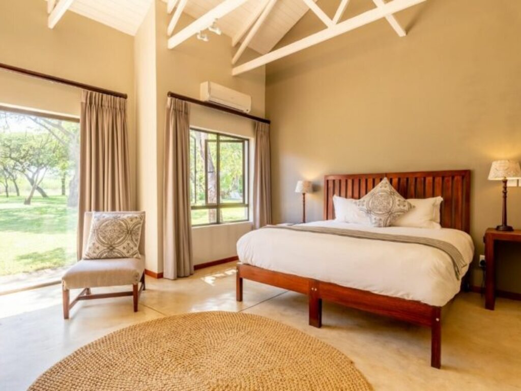 Luxury King/Twin Room - 1