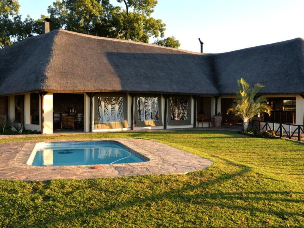 Omukuyu Wildlife Lodge