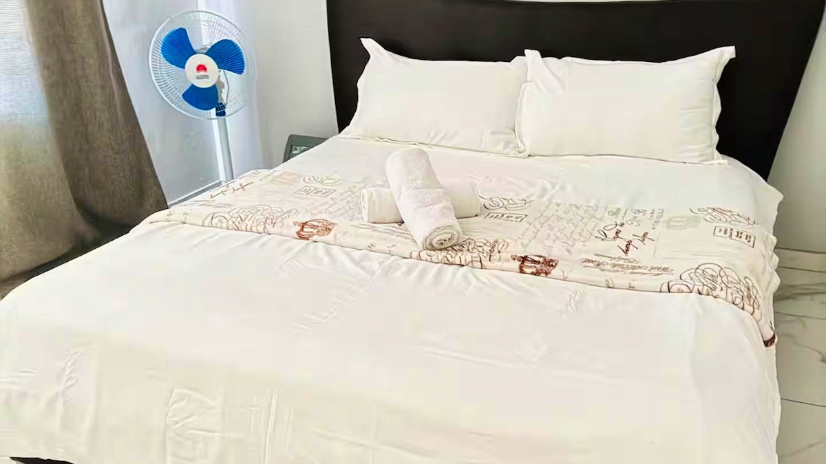 Deluxe 1-Bedroom Apartment - 1