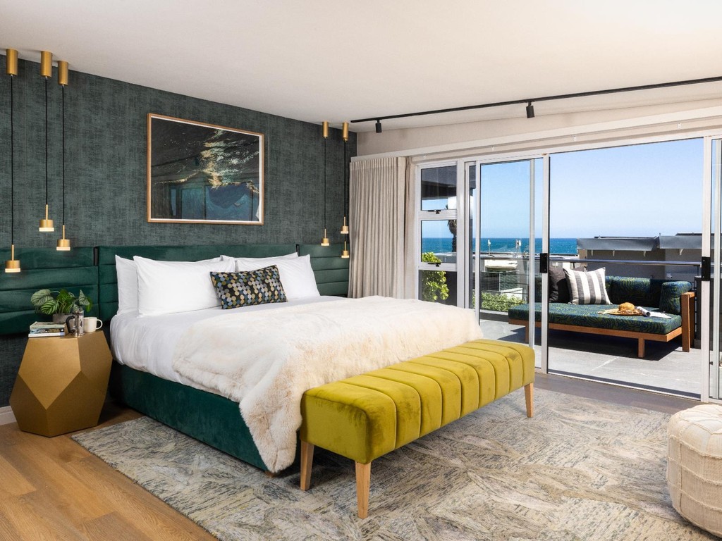 Luxury 4-Bedroom Villa - 1
