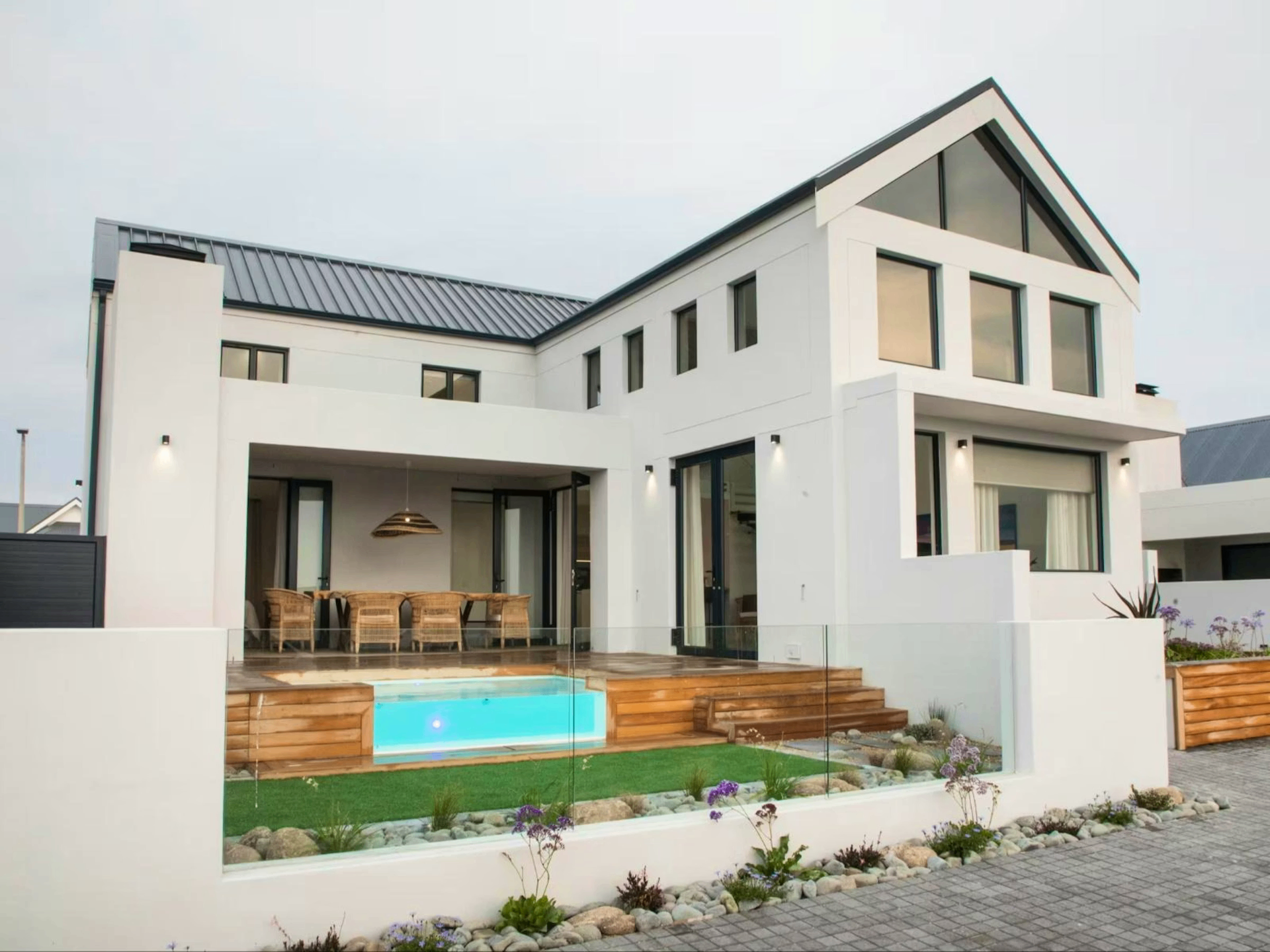 Yzer Heights: Relaxed Luxury Stay